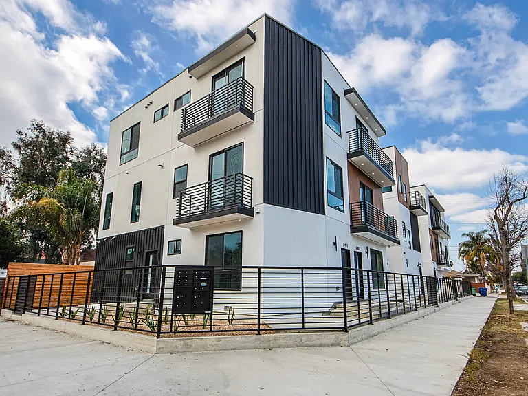 6401 1/2 Odessa Ave — Photo 2