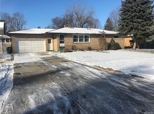28 Creek Hts, Williamsville, NY 14221