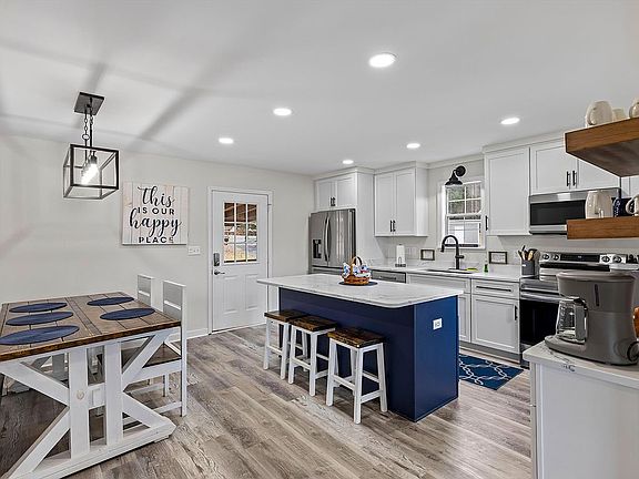 3rd image of 645 Winding Rd