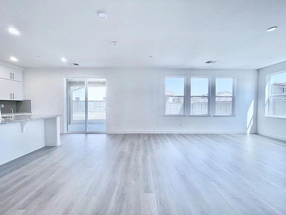 4th image of 2221 McNary Way