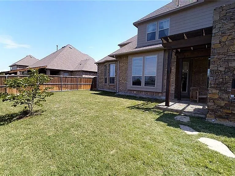 2537 Roseville Dr — Photo 36