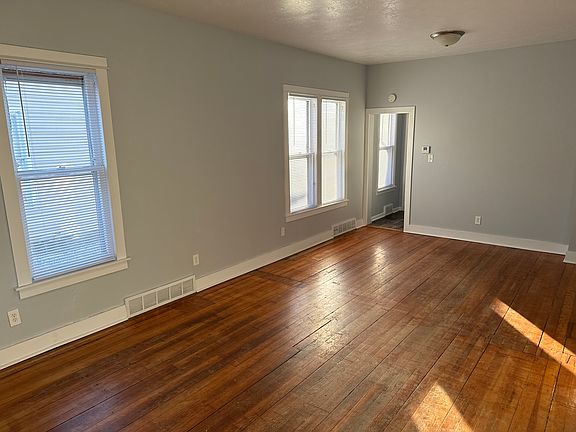 2nd image of 1907 S Pomegranite St