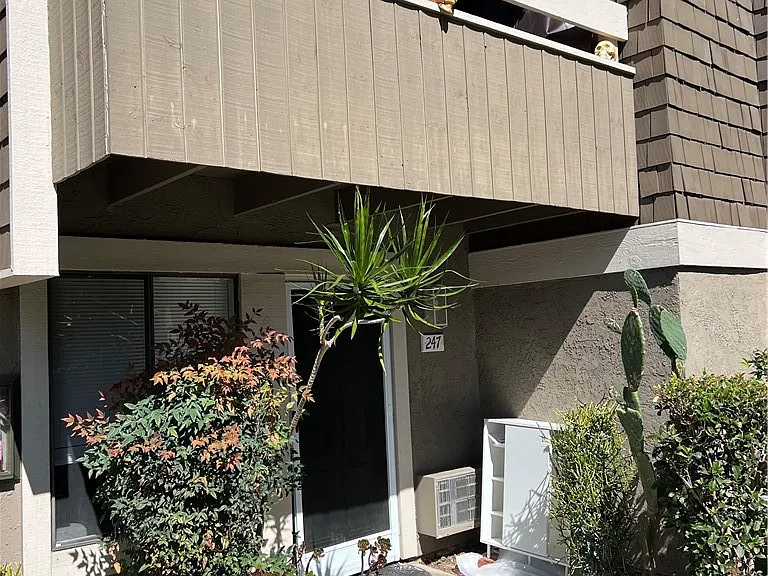 247 Streamwood — Photo 10