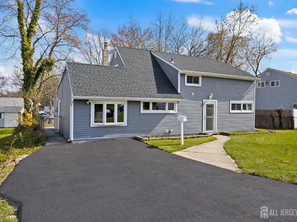 38 Pinetree Rd, Old Bridge, NJ 08857