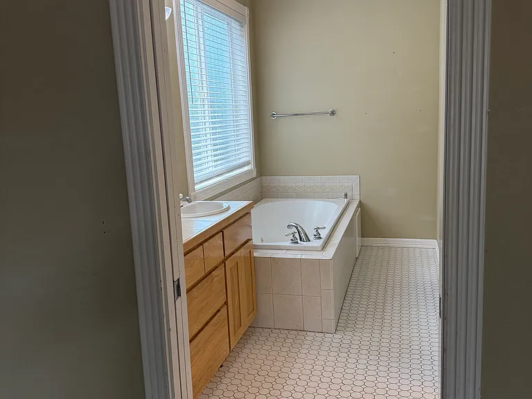 3228 N Main St — Photo 13