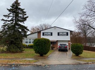 540 Malibu Dr, Magnolia, NJ 08049