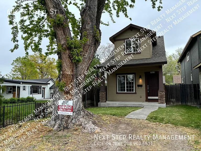 608 E Krall St — Photo 1