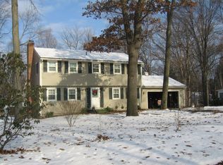 7 Edgewood Ter, Hadley, MA 01035