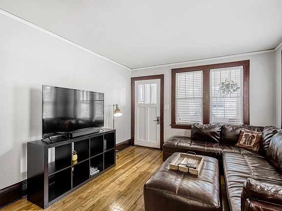 3rd image of 4227 Fremont Ave N