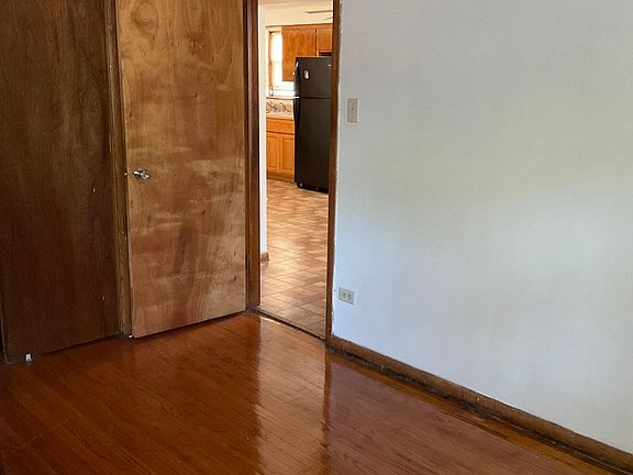 4th image of 8056 S Kingston Ave