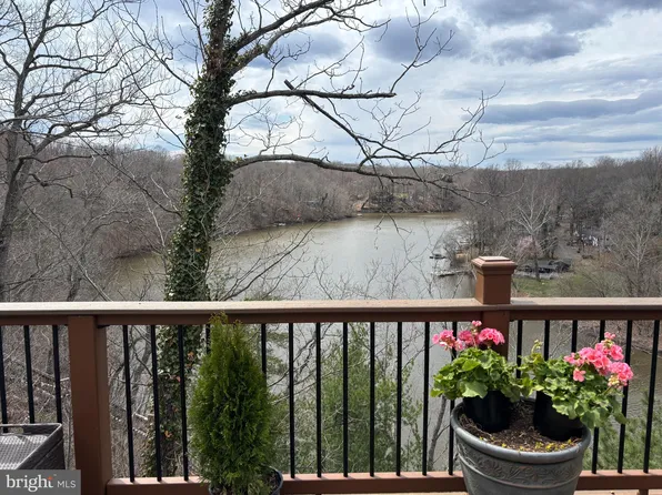 8080 Longtree Rd, Manassas, VA 20112