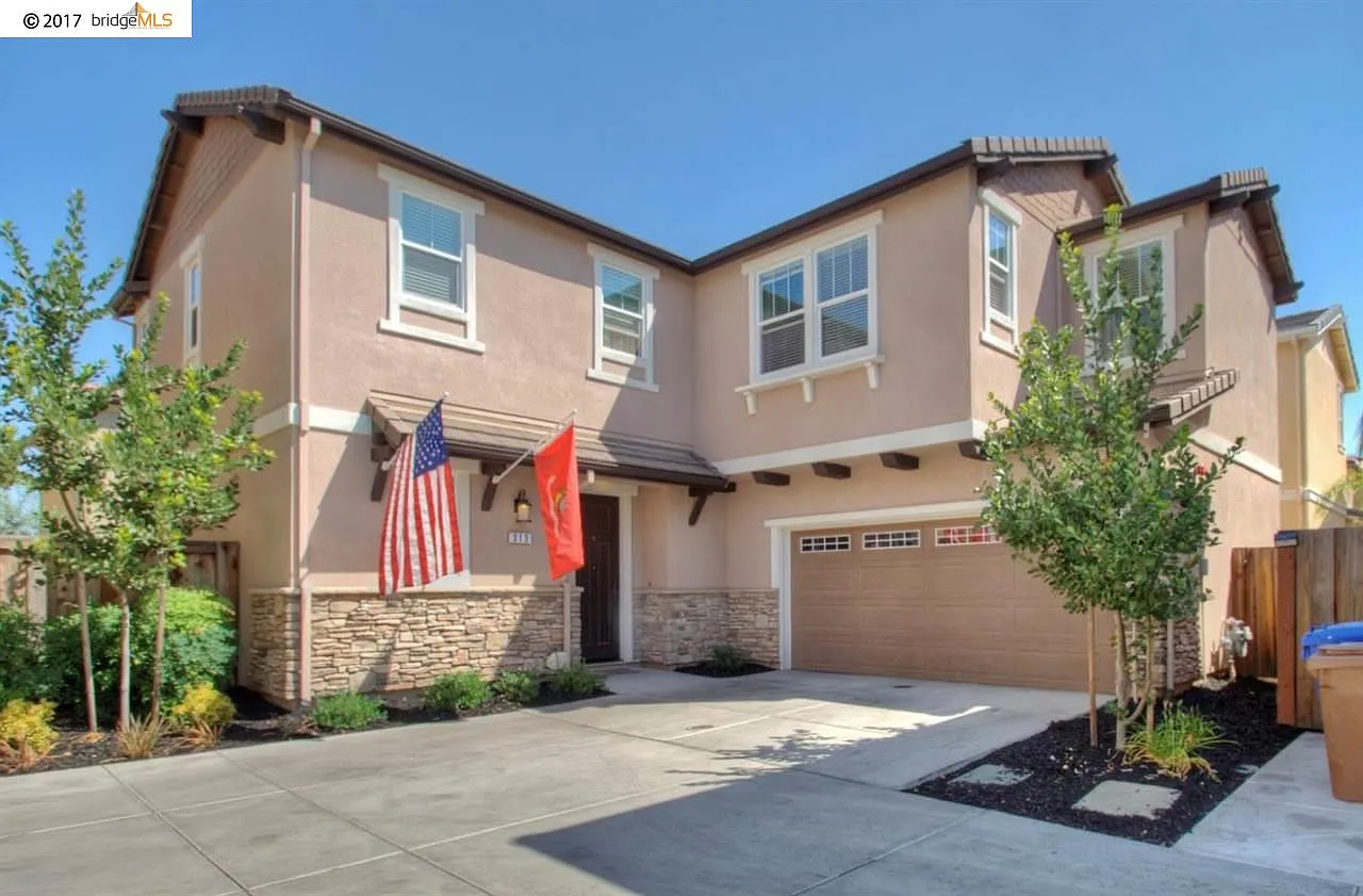 313 Macarthur Way photo 1