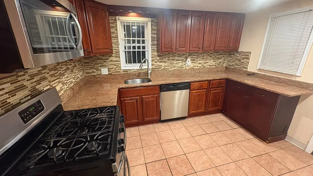 415 E Sanger St — Photo 2
