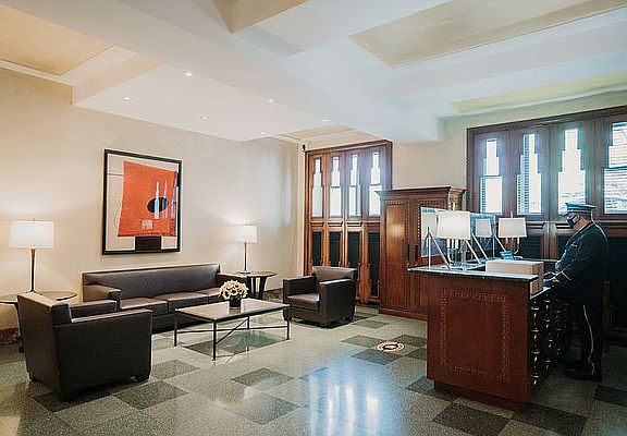 4th image of 210 E 68th St APT 10D