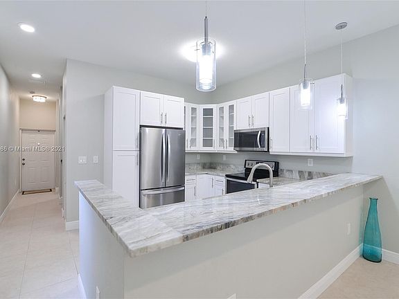 3rd image of 1035 NE 33rd St Unit 1035