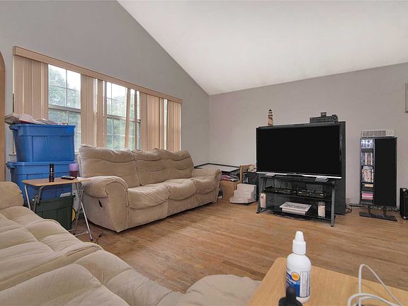 3rd image of 21 Hagerman Ave