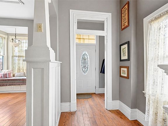 5th image of 30 Perry St