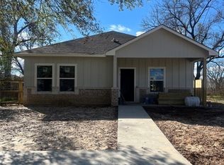 607 Milam St, Hearne, TX 77859