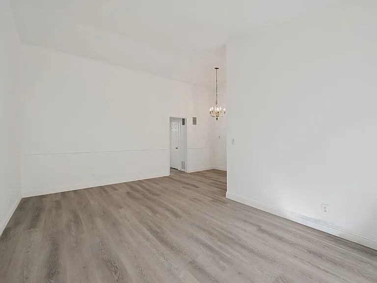 333 S Rexford Dr #5 — Photo 4