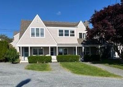 152 Tuckerman Ave APT 10, Middletown, RI, 02842