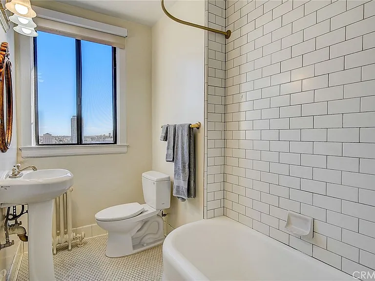 315 W 3rd St #1006 — Photo 24