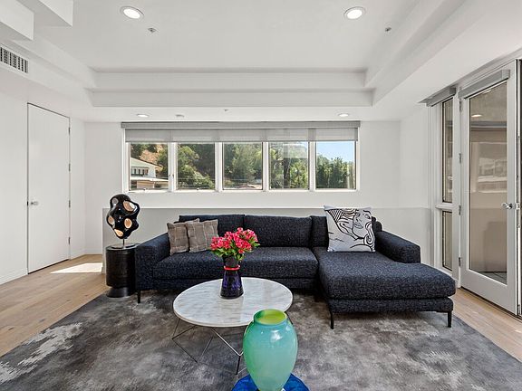 3rd image of 2211 Benedict Canyon Dr