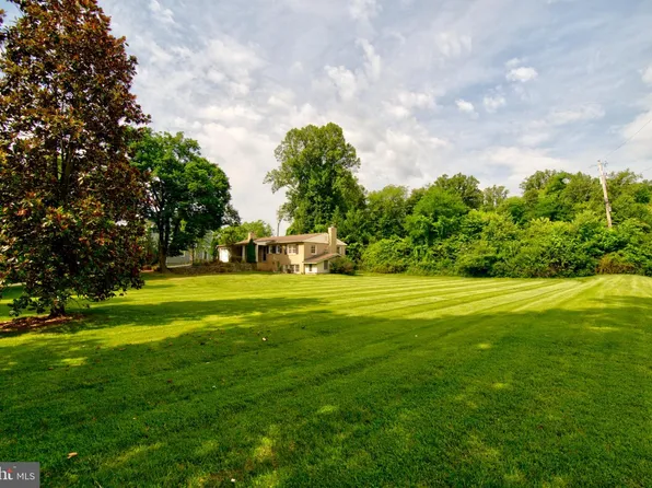 900 Walker Rd, Great Falls, VA 22066