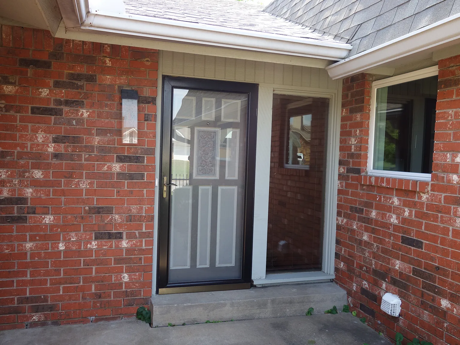 3 bed, 2200 sqft, $2,000 — Photo 4