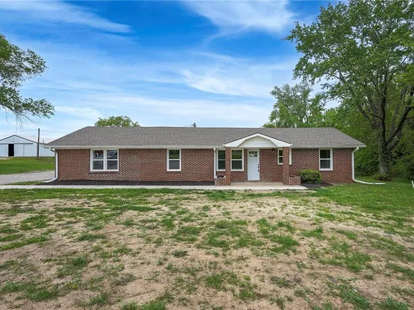 1129 NW Us Highway 50, Centerview, MO 64019