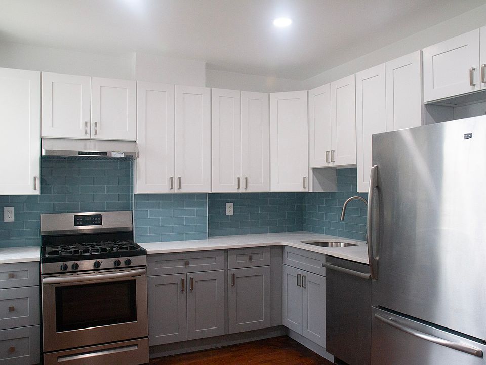 1st image of 16 E 44th St Floor 1