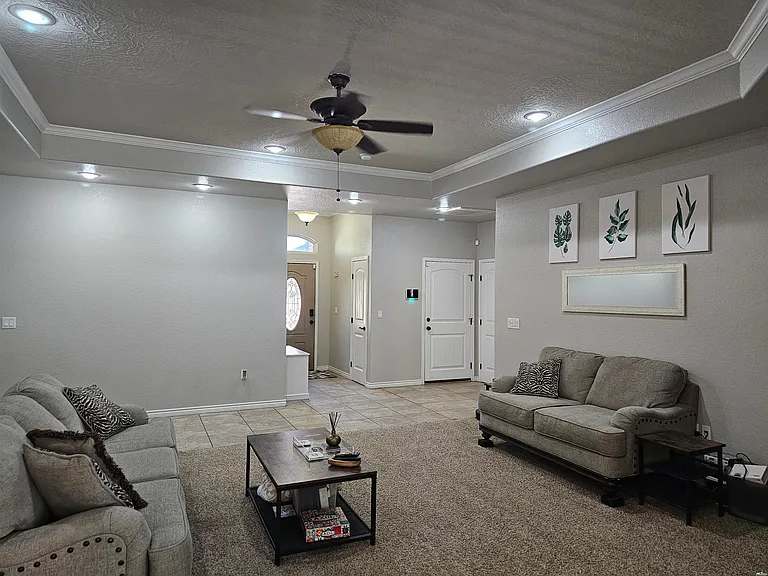 141 Mariposa Dr — Photo 3