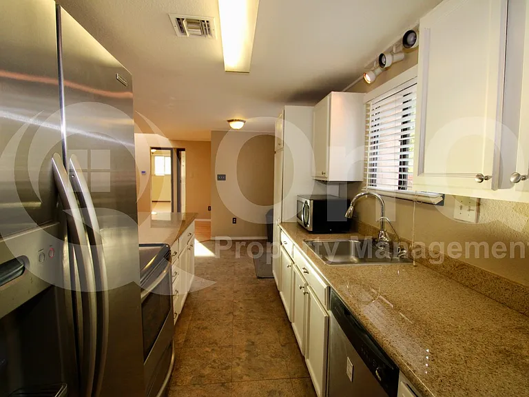 4937 E Rosewood St — Photo 4