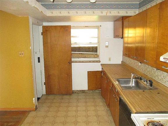 4th image of 186 Brigadoon Cir