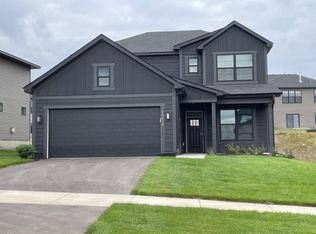 10410 Robinwood Rd, Chaska, MN 55318