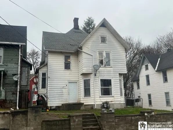 18 Bowen St, Jamestown, NY 14701