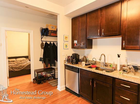 5th image of 2506 W Argyle St #Three