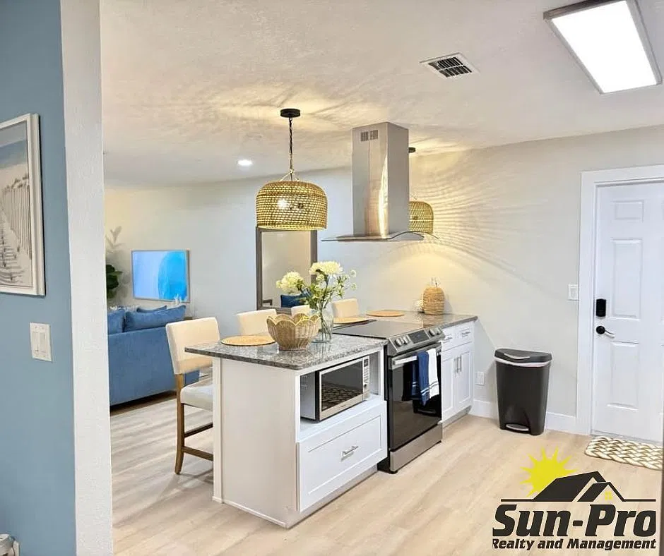 3 bed, 2.0 bath, 1518 sqft, $2,450 — Photo 2