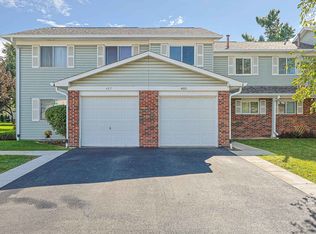 485 Esselen Ct #16, Carol Stream, IL 60188