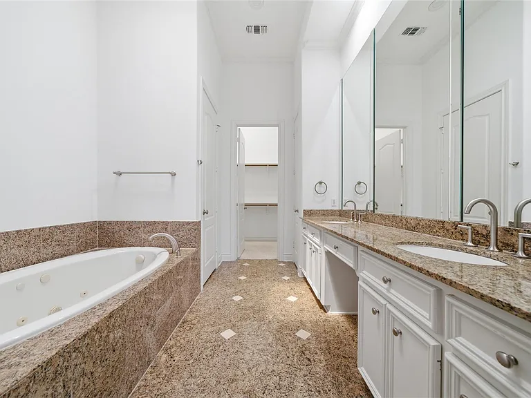 1329 Hyde Park Blvd — Photo 22