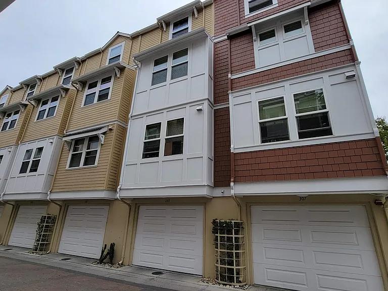 288 Kentdale Pl — Photo 4