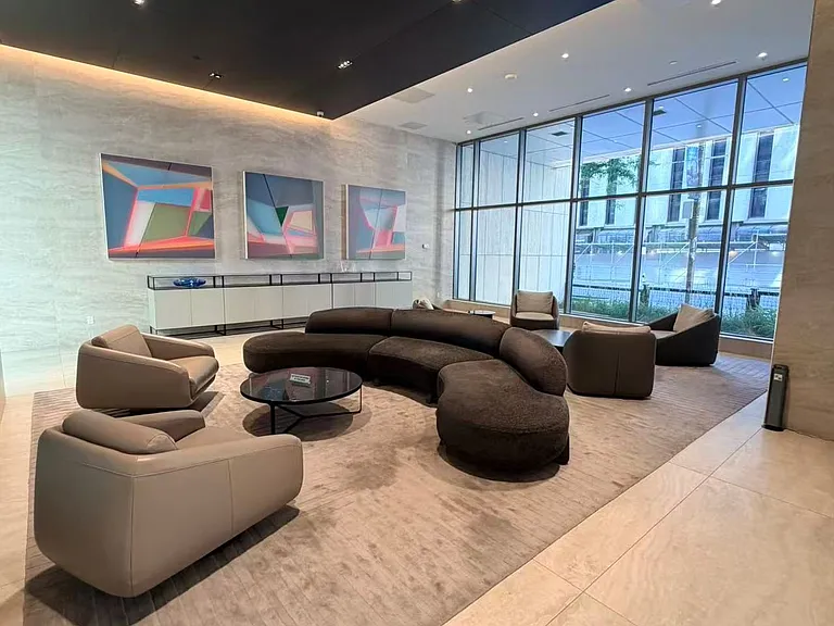 2221 Yonge St #2403 — Photo 22