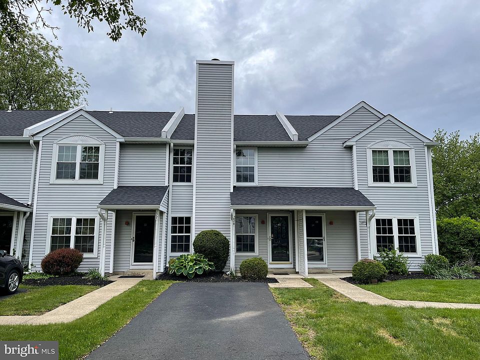 1st image of 33 Eaton Ct #130