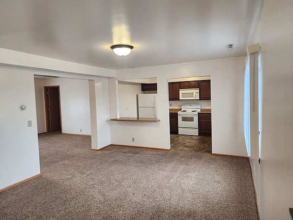 2nd image of 104 Lumber St #2