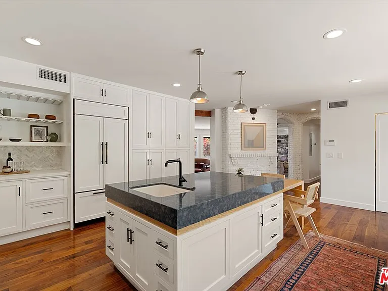 2700 Glendower Ave — Photo 12
