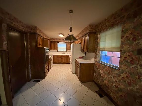 2nd image of 3113 Chaucer Dr