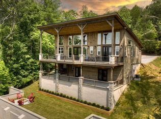 744 Bear Walk Ln, Mineral Bluff, GA 30559