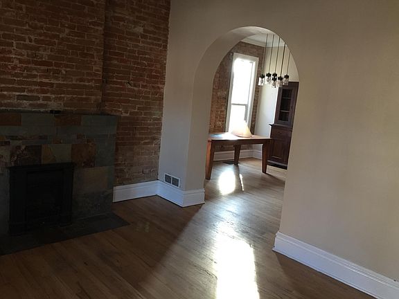 3rd image of 3029 N Franklin St