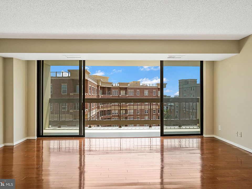 1st image of 3800 Fairfax Dr APT 810