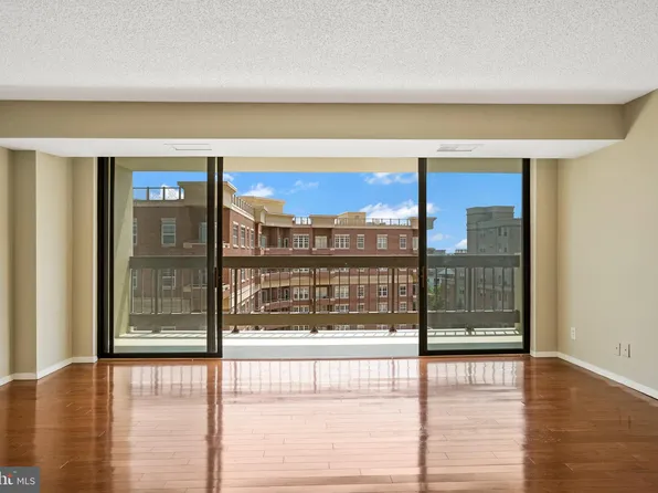 3800 Fairfax Dr APT 810, Arlington, VA 22203