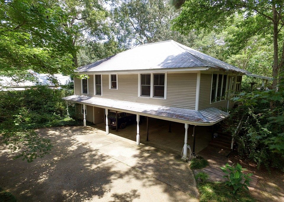 1st image of 32485 Cullom Rd